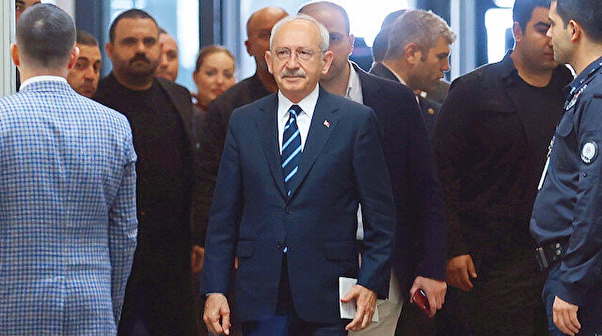 Gazetecileri atlatıp ortadan kaybolmuştu! Cüneyt Özdemir Kemal Kılıdaroğlu'na canlı yayında sordu: Bu gizem ne?