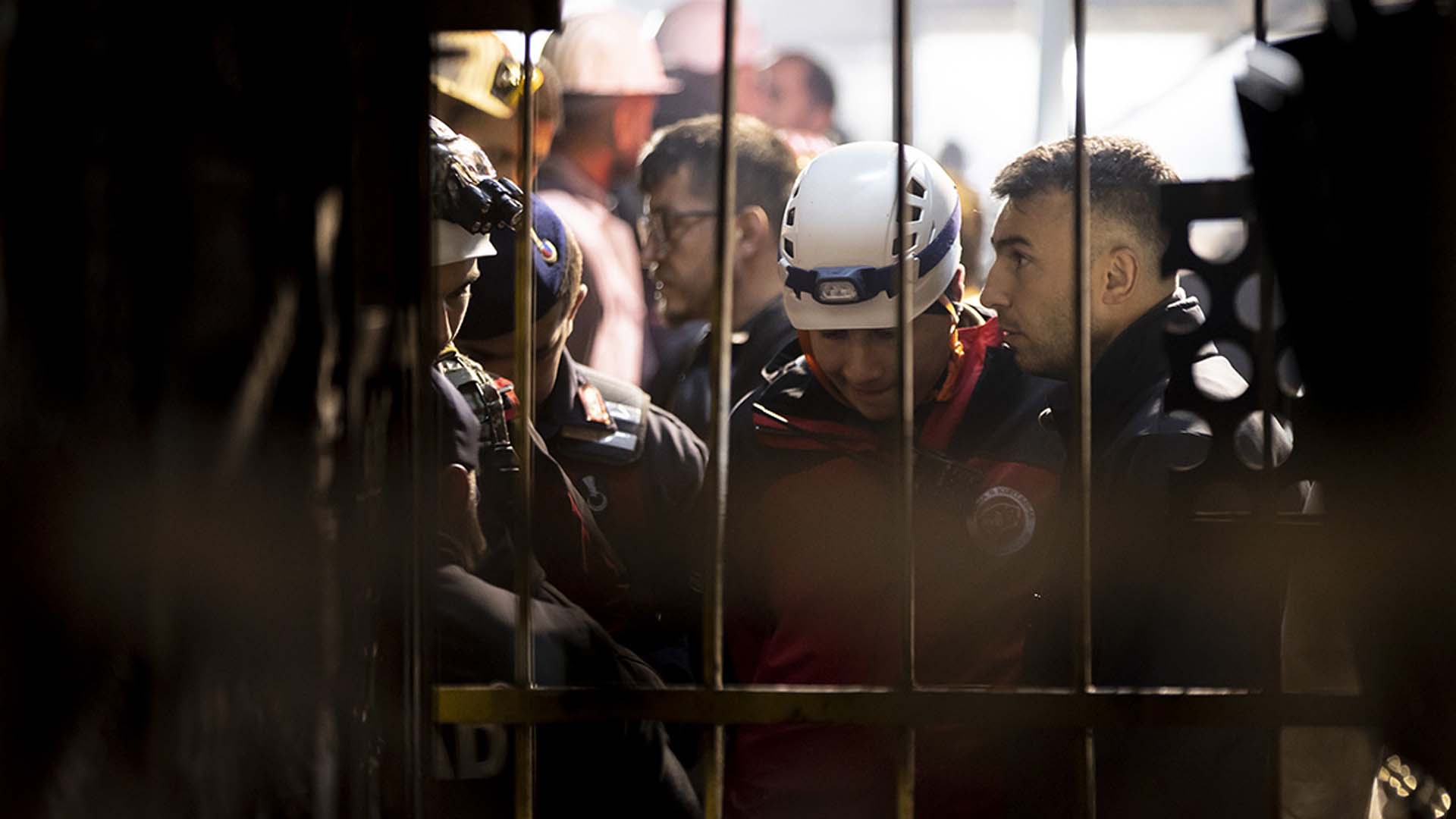 Sağlık Bakanı Fahrettin Koca Çam ve Sakura Hastanesi'ne ziyarette bulundu! Yaralı işçilerin son durumunu paylaştı!