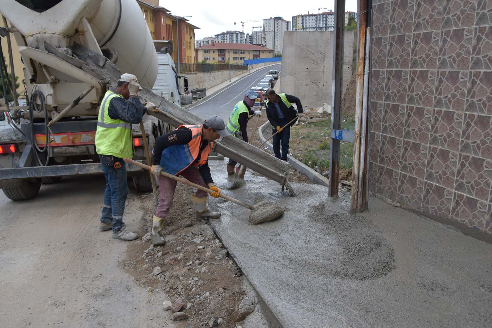 Pendik ilçelerinde kaldırım yenileme ve imar çalışmaları devam ediyor!