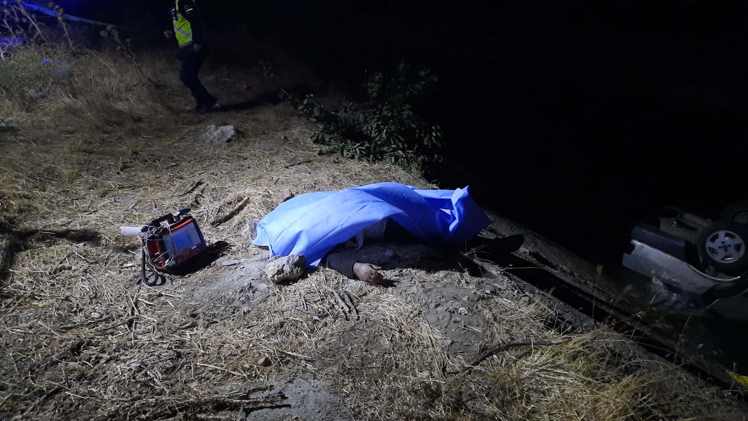 Nişana giderken kabusu yaşadılar! 6 kişilik bir ailenin bulunduğu araç sulama kanıla uçtu, sürücü hayatını kaybetti!