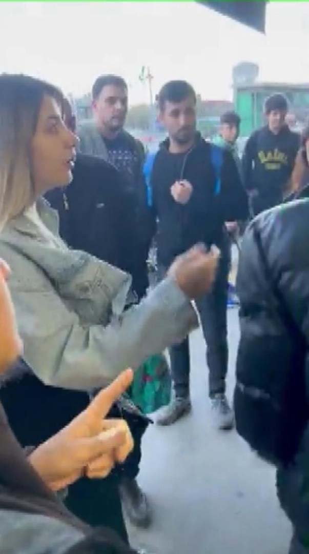 İstanbul'da metro durağında hareketli dakikalar! Kadınları fotoğrafını gizlice çeken şahıs ortalığı karıştırdı!