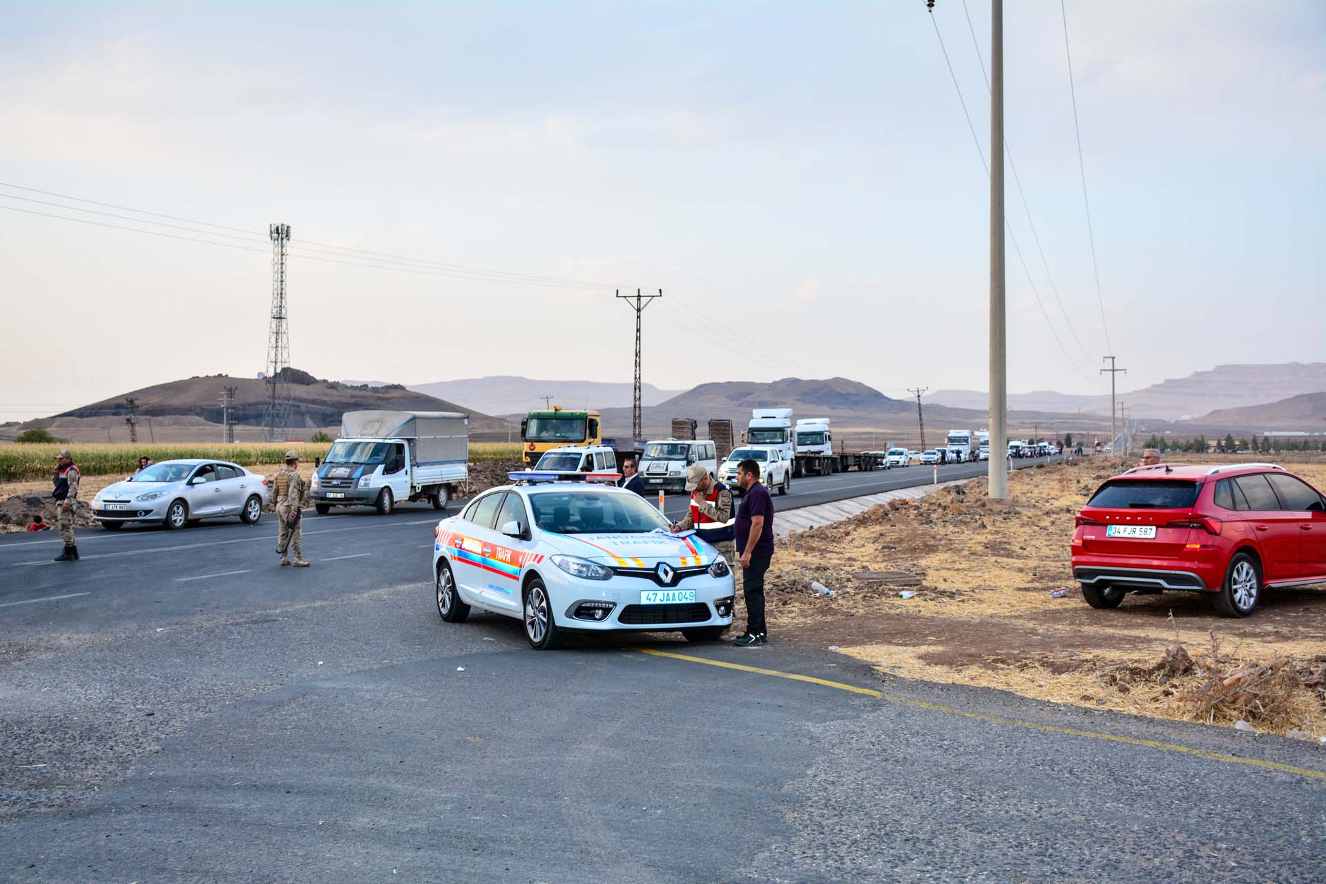 Mardin Derik'te feci kaza! İki araç kafa kafaya çarpıştı: Çok sayıda yaralı var