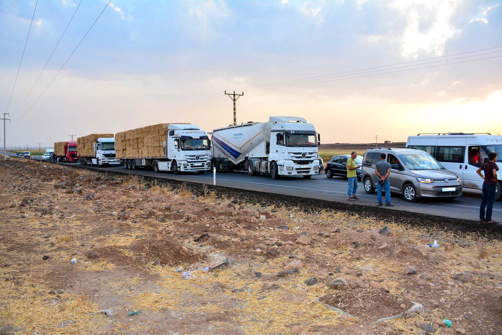 Mardin Derik'te feci kaza! İki araç kafa kafaya çarpıştı: Çok sayıda yaralı var