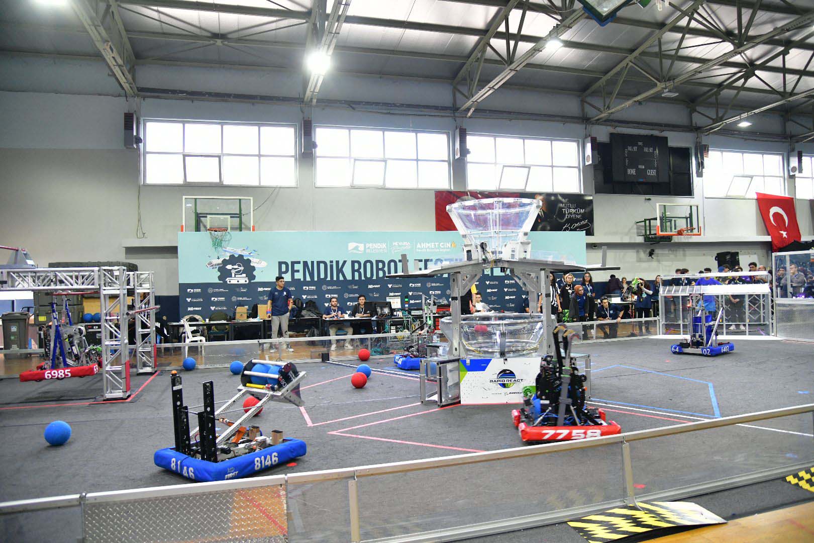 Türkiye'nin dört bir yanından gelen gençler Pendik Robot Festivali'nde buluştu!