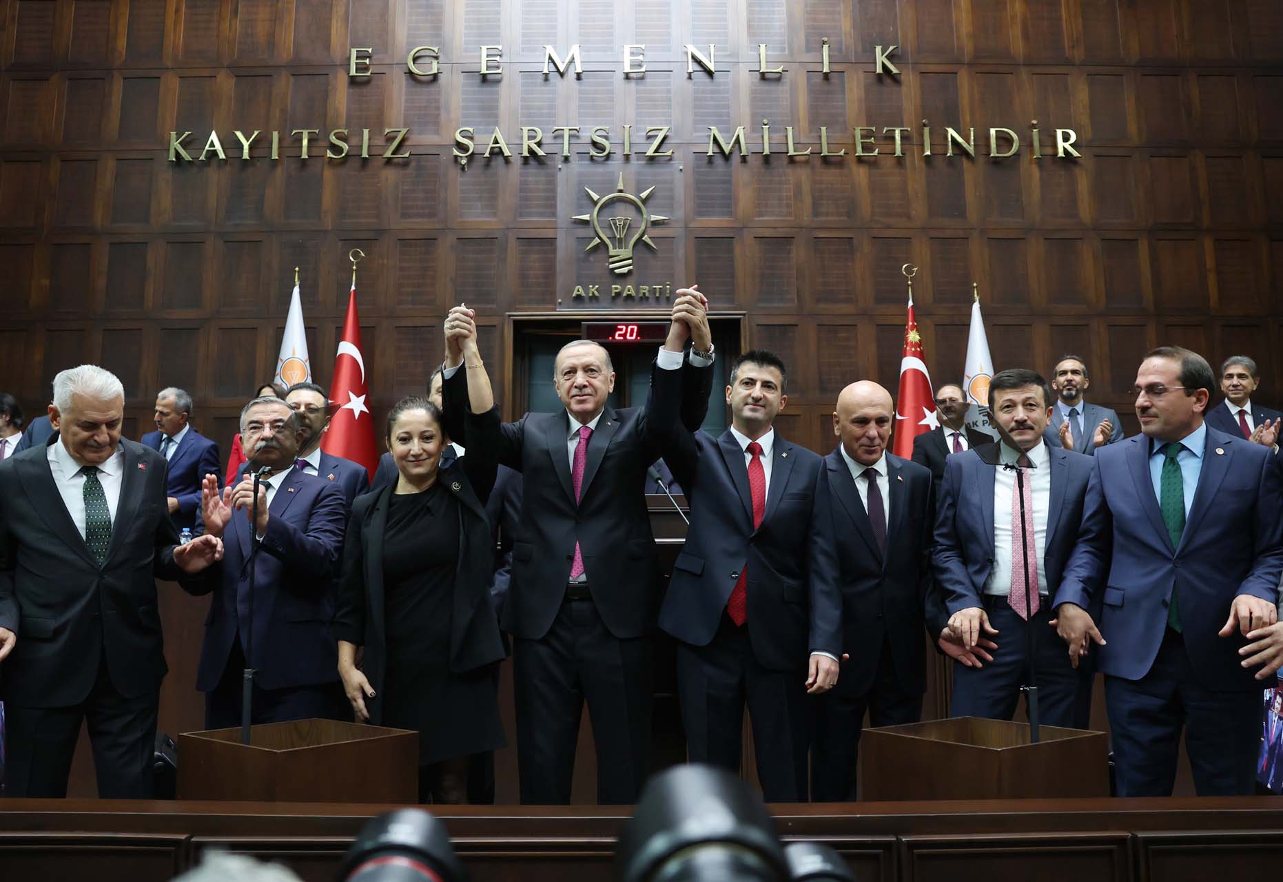 Son dakika | Cumhurbaşkanı Erdoğan, AK Parti Grup Toplantısı'nda konuştu! Asgari ücret zammı için sinyali verdi: Aralık ayında sözümüzü yerine getireceğiz