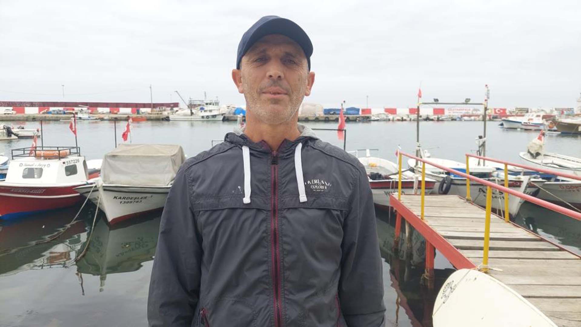 Poyraz engelini atlatan balıkçıların başı bu kez akla hiç gelmeyecek bir şey dertte! Ağlarını yırtıp tutukları balıkları yiyorlar!