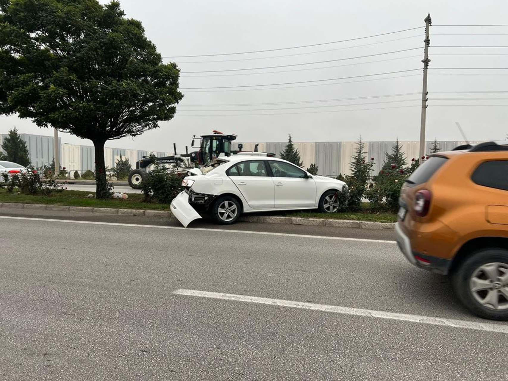 Afyonkarahisar'da korkutan kaza! İşçileri taşıyan minibüs, otomobille çarpışıp şarampole yuvarlandı: Çok sayıda yaralı var 