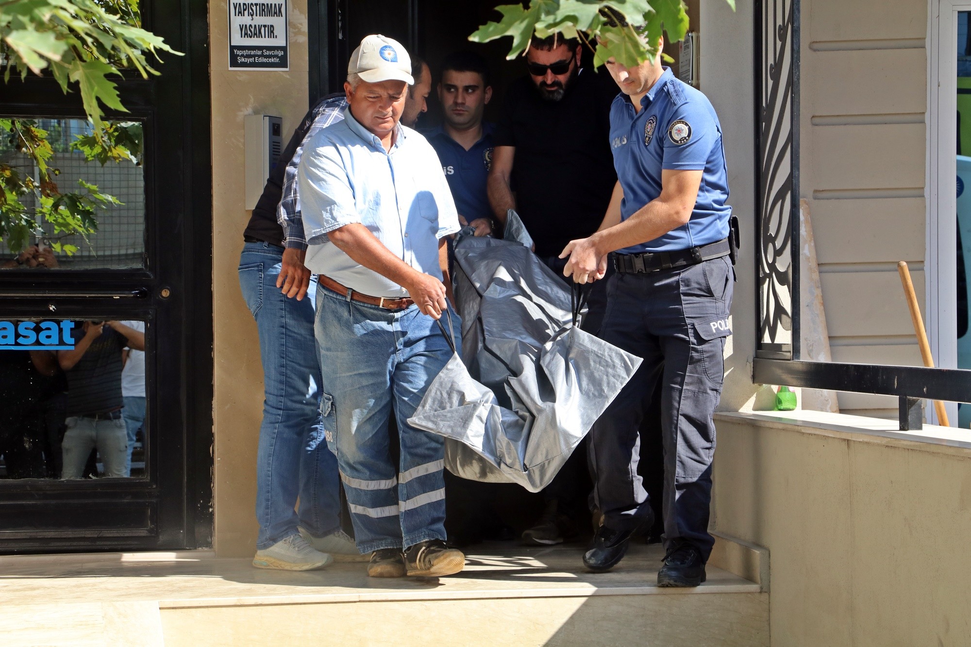 Antalya'da 17 yaşındaki öğrenci, gece yarısı gittiği öğretmeninin evinde hayatını kaybetti! Gencin ölümü şüpheli bulundu!