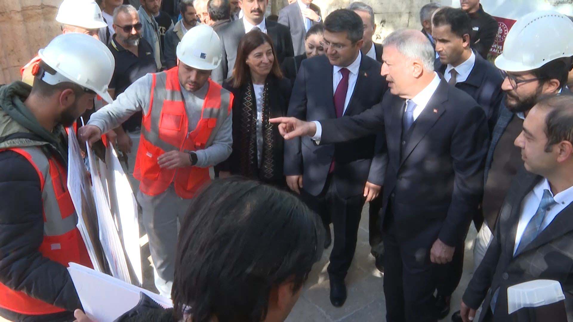 Bakan Akar, terörle mücadeledeki son durumu açıkladı! Kimyasal silah yalanına sert çıktı