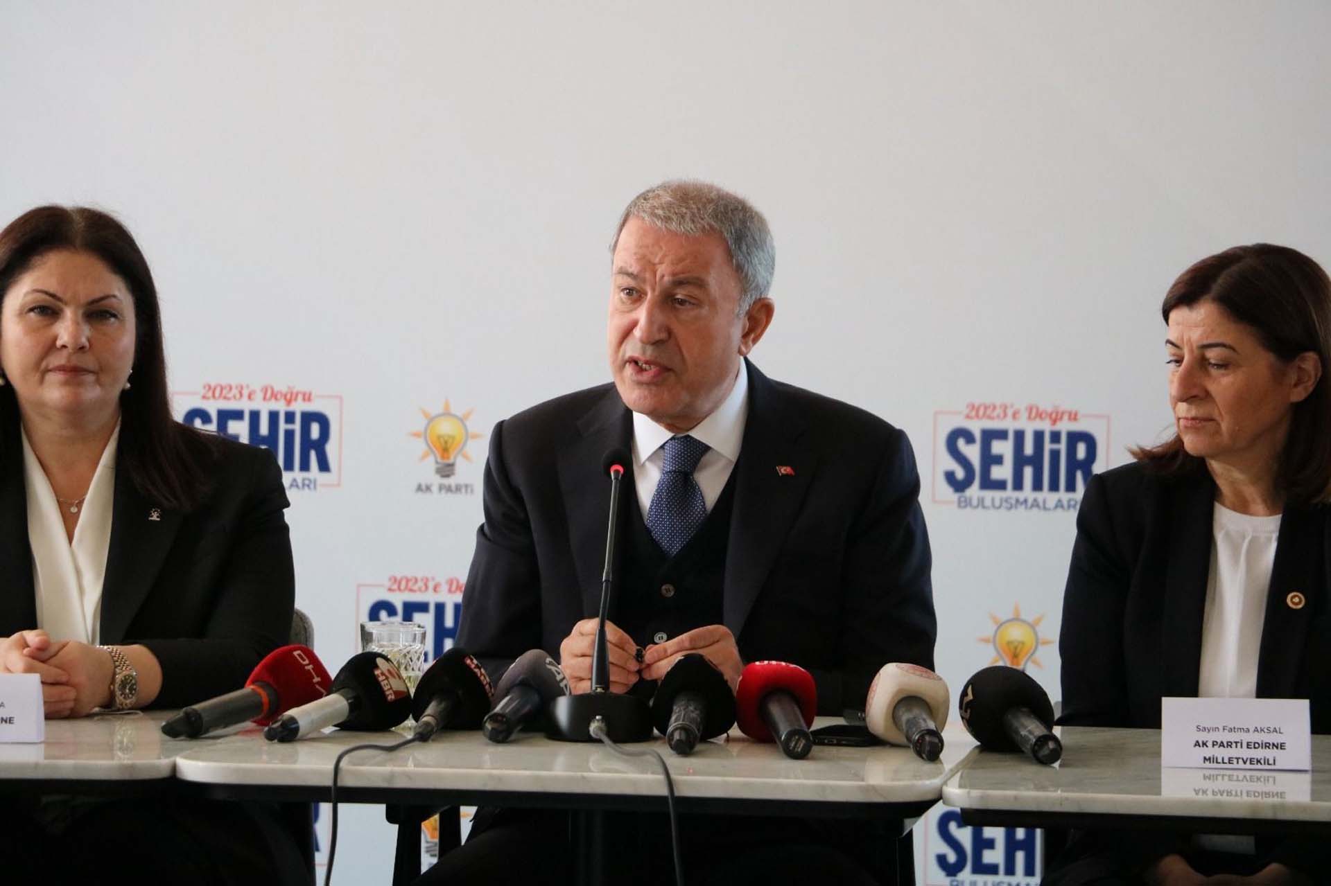 Bakan Akar, terörle mücadeledeki son durumu açıkladı! Kimyasal silah yalanına sert çıktı