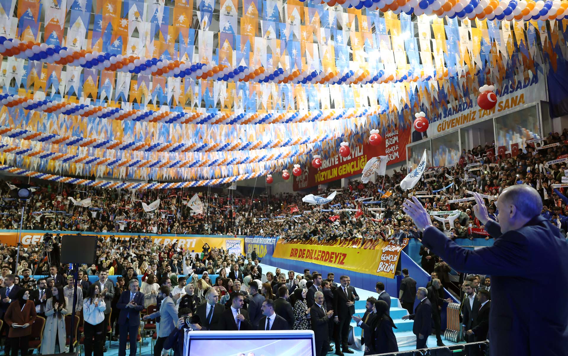 Cumhurbaşkanı Erdoğan, Gençlik Bizim Programı'nda konuştu: Milletimiz FETÖ'cülerle hamburger yemek için kilometrelerce yol gidenlere izin vermez