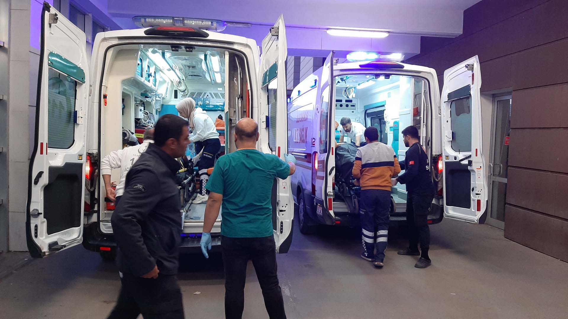 Adıyaman'da üç araç birbirine girdi! Can pazarı yaşandı: Ölü ve çok sayıda yaralı var