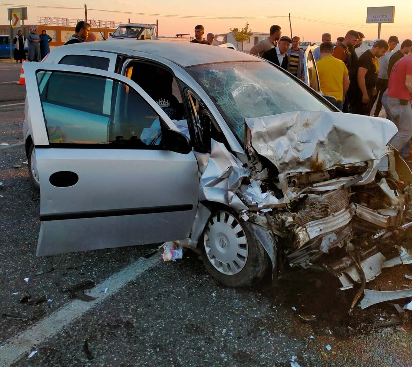 Adıyaman'da üç araç birbirine girdi! Can pazarı yaşandı: Ölü ve çok sayıda yaralı var