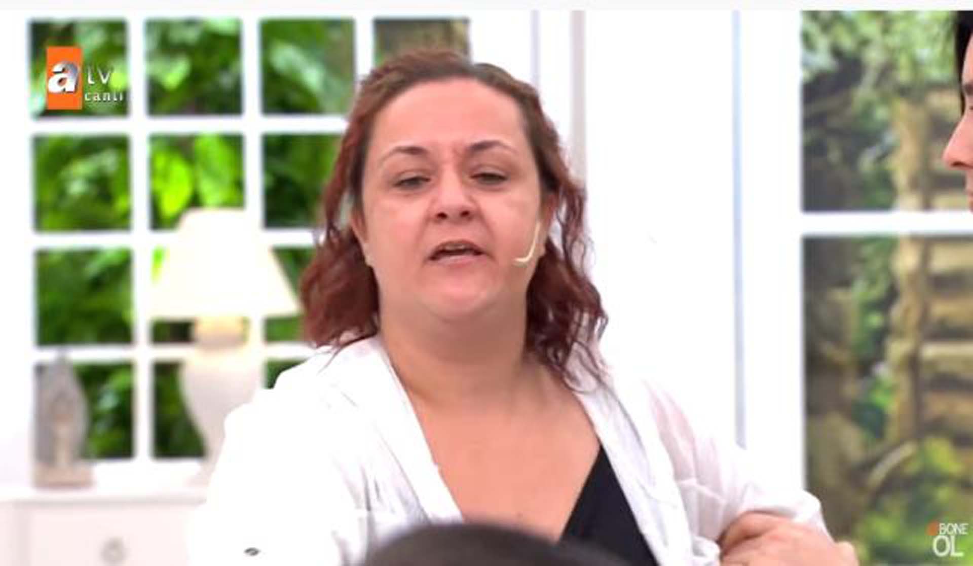 Esra Erol'da programında ortalık karıştı! Yasak aşkıyla düğün yapan kocasıyla yüzleşti, o iddia karşısında deliye döndü