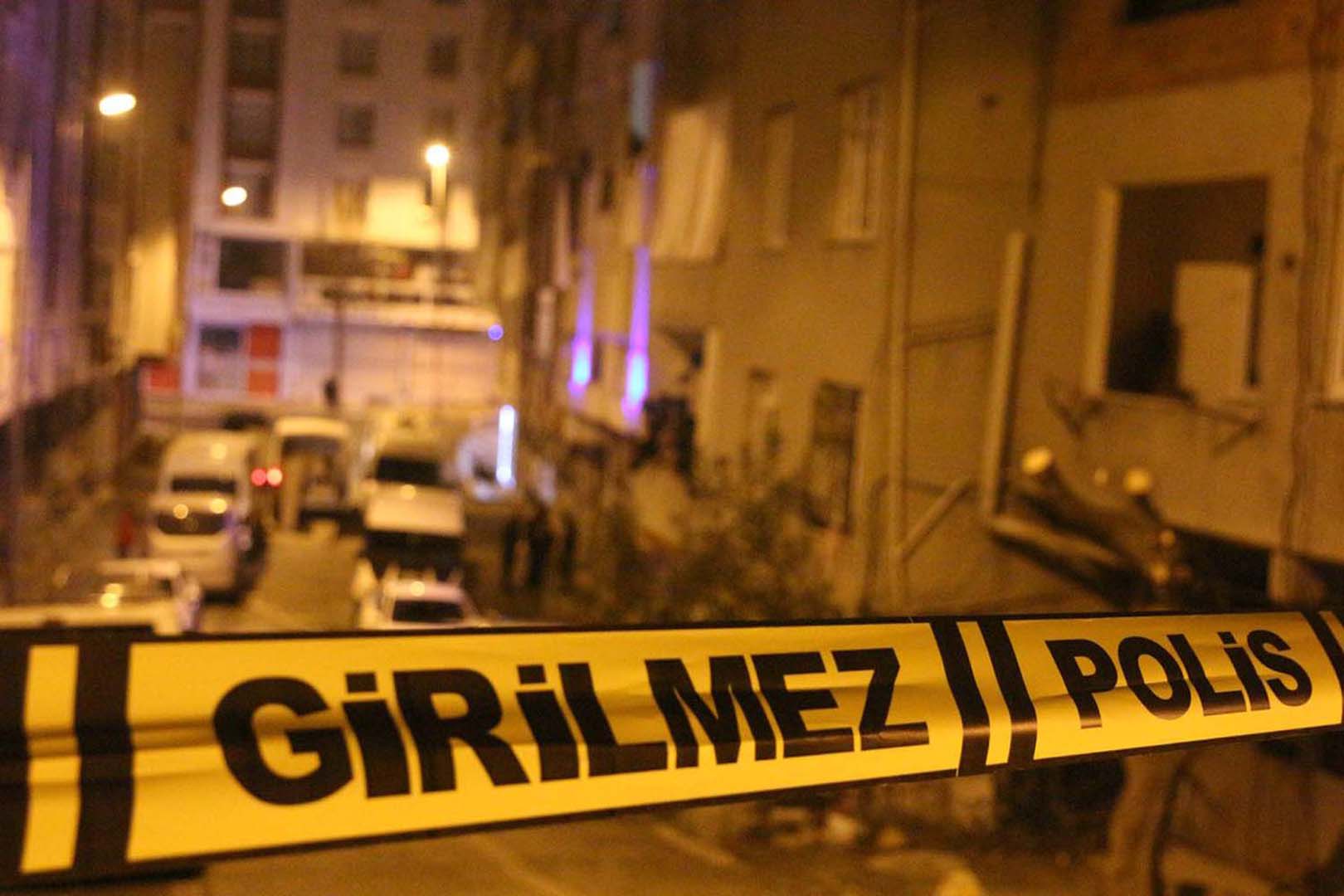 Beyoğlu’nda vahşet! Hırsızlık yapmak için girdikleri evde kadının kolundaki bilezikleri almak için...