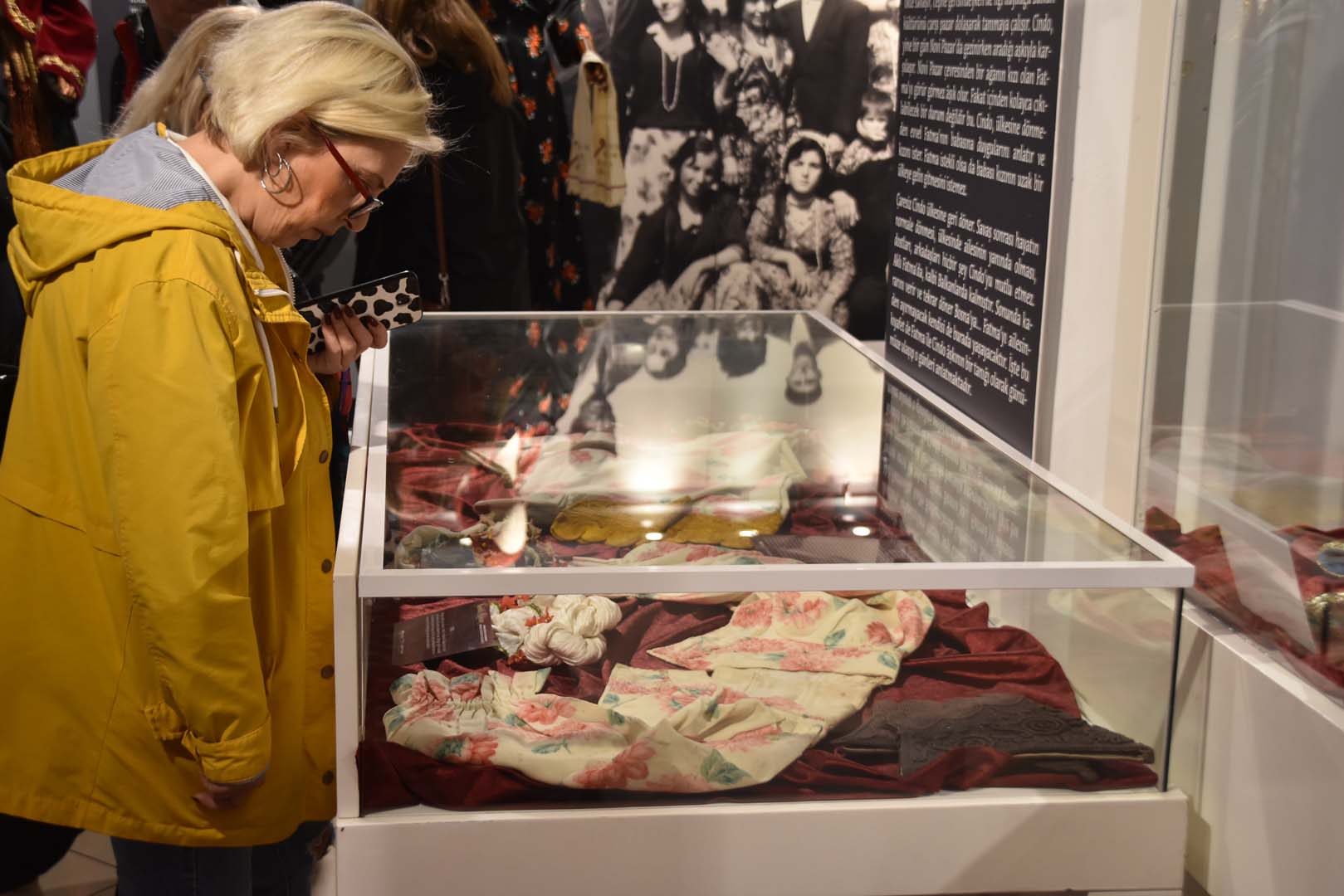 Pendik'te Boşnak halk kıyafetleri sergisi açıldı!