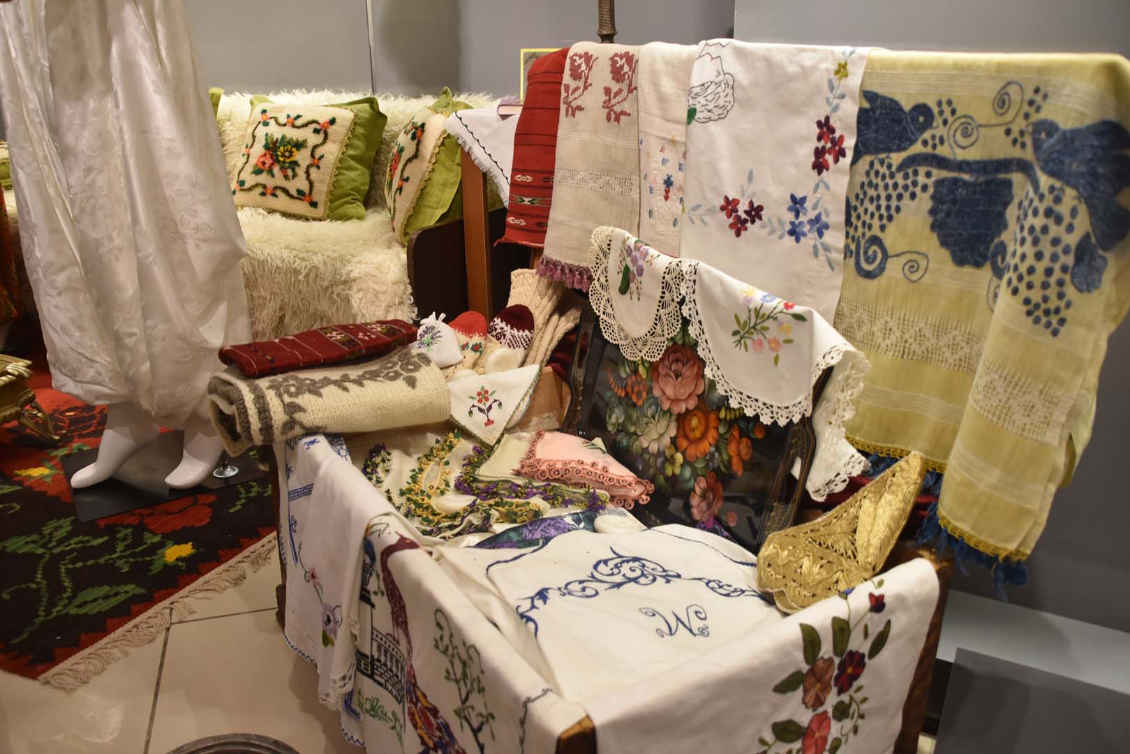 Pendik'te Boşnak halk kıyafetleri sergisi açıldı!