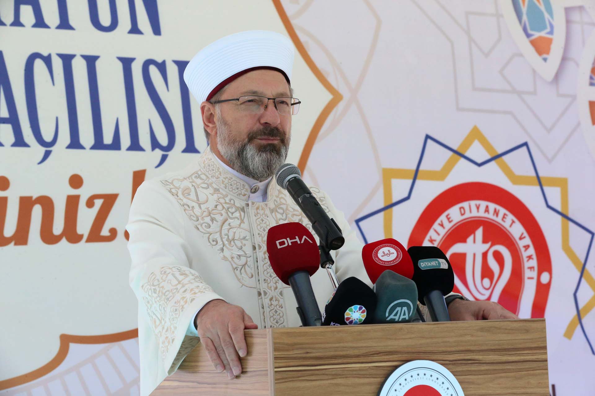 Diyanet İşleri Başkanı Ali Erbaş, Kayseri'de konuştu: Vatanını, ezanını ve bayrağını seven gençler yetiştireceğiz