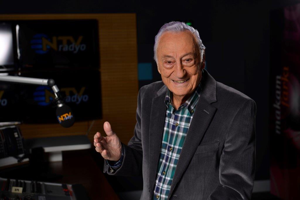 Halit Kıvanç'tan sevenlerini kahreden haber! Duayen gazeteci ve spiker, 97 yaşında hayatını kaybetti!