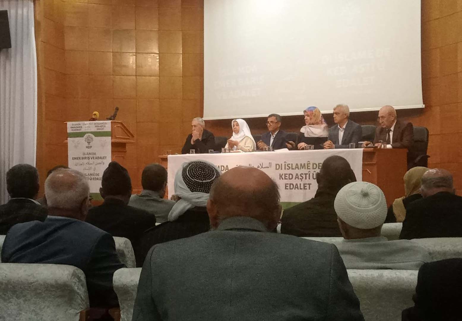 Diyanet'ten ihraç edilen Fatma Yavuz'dan bir skandal çıkış daha! LGBT'li Kardeşimin saçının teline zarar gelecekse ben bu başörtüsü yakarım