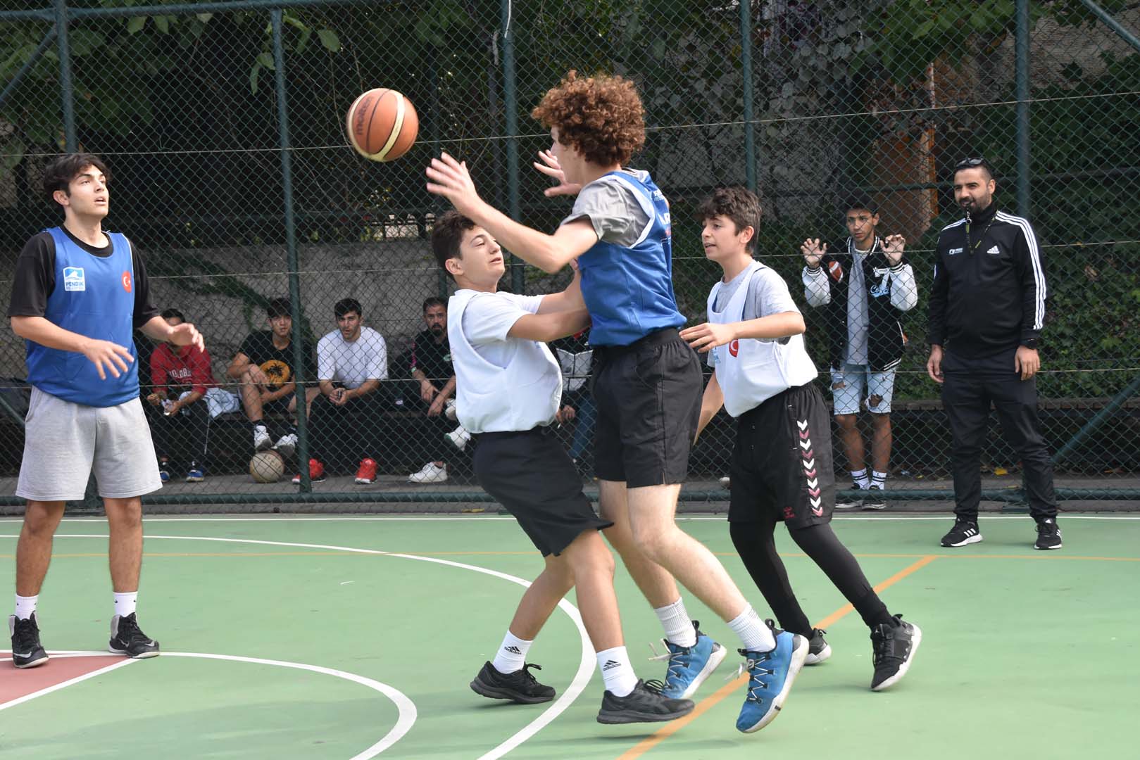 Pendikli gençlere Sokak Basketbolu Turnuvası düzenlendi!