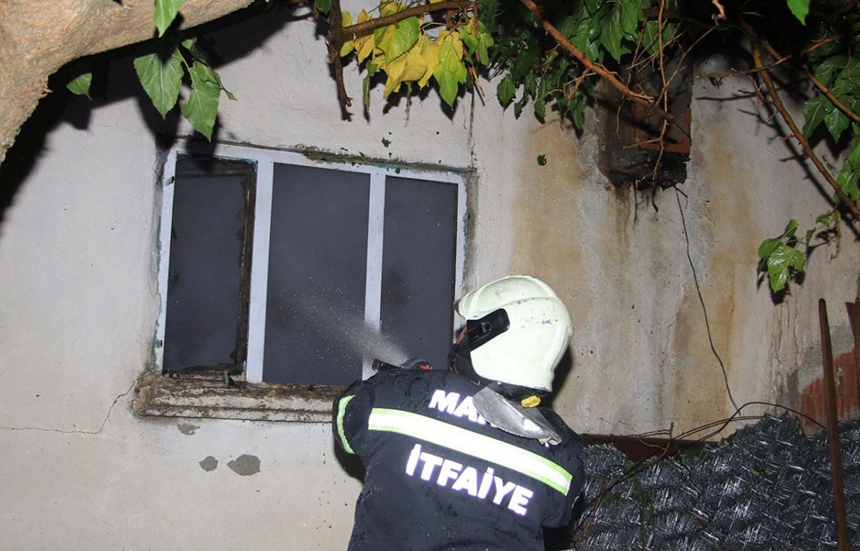 Felaket 2 kardeşi aynı anda vurdu! Yangın evlerini küle çevirdi!