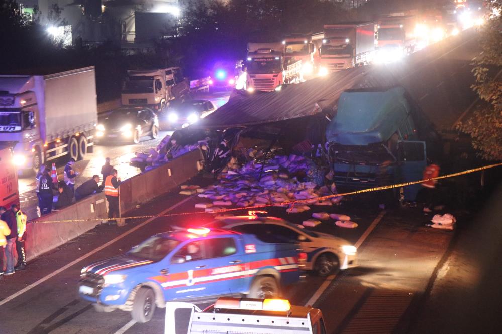 Sakarya'da feci kaza! Ölü ve yaralılar var