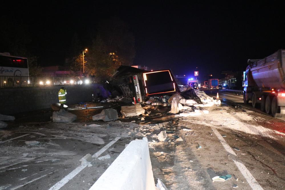 Sakarya'da feci kaza! Ölü ve yaralılar var