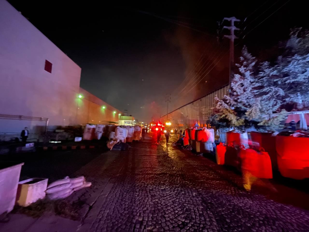 Alevler gökyüzünü kapladı! Bursa’da tekstil fabrikasında korkutan yangın!