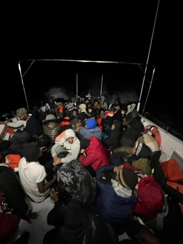 Yunanistan tarafından geri itilen 130 göçmen kurtarıldı