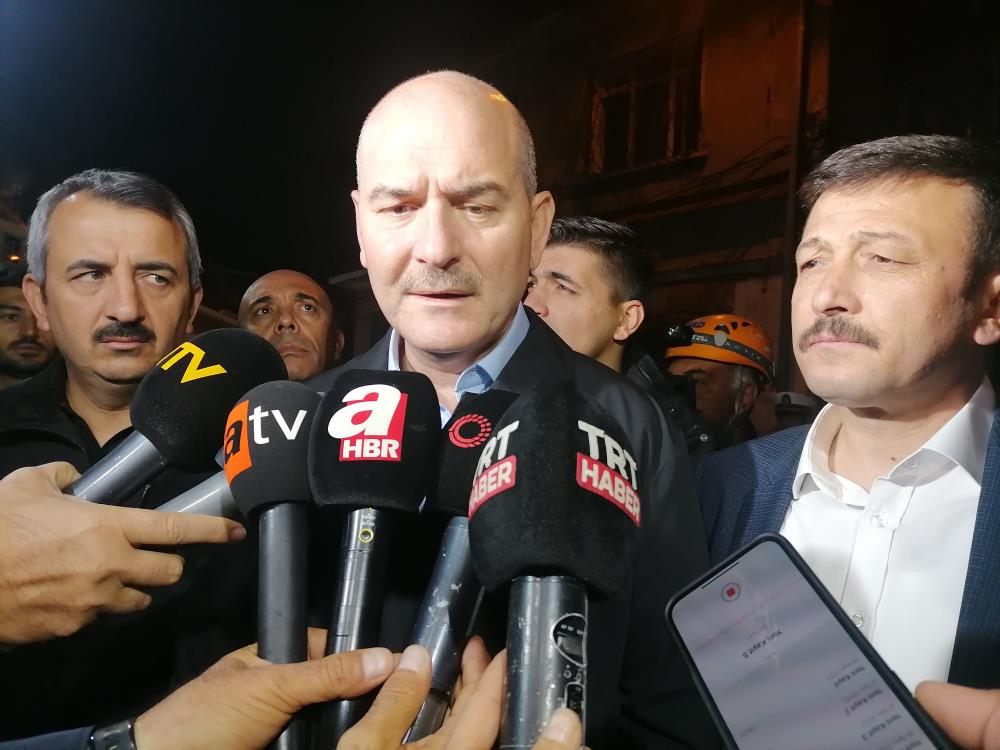 İzmir'de korkutan deprem! Bakan Soylu'dan açıklama geldi: Daha sıkıntılı bir süreçle karşı karşıya kalabiliriz