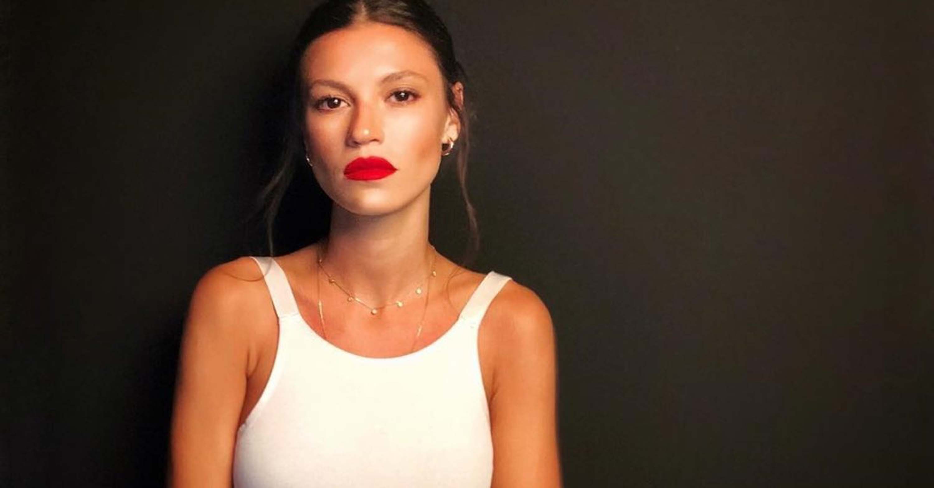 Yüsra Geyik kim? Kaç yaşında? Evli mi? Instagram adresi ne? Arkak Sokaklar Zeliş kim?