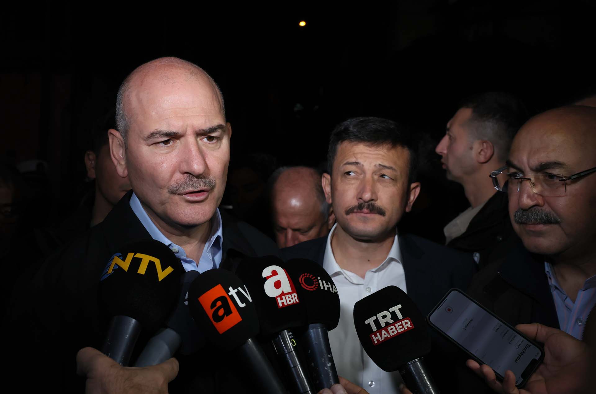 İzmir Buca gece sallandı! 4.9 büyüklüğünde depremin ses panik yarattı 