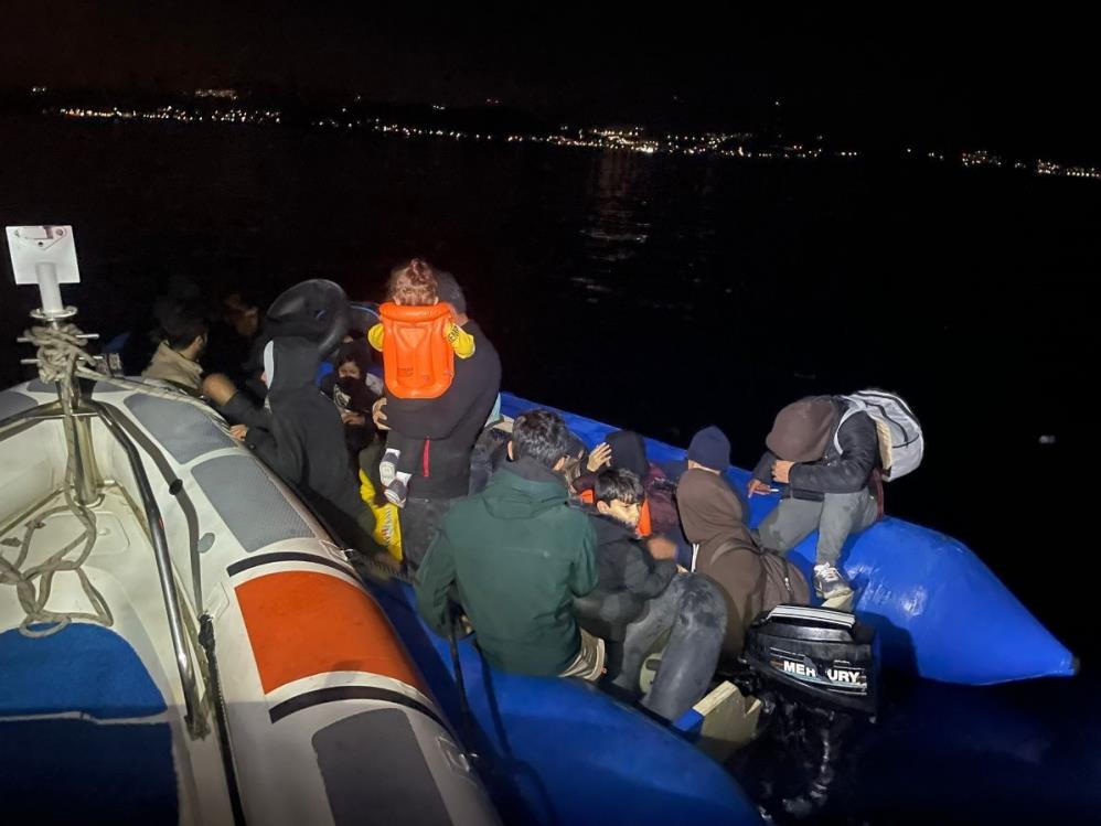 Yunanistan geri itti,138 düzensiz göçmeni Türk kara suları kurtardı: 75 göçmen yakalandı