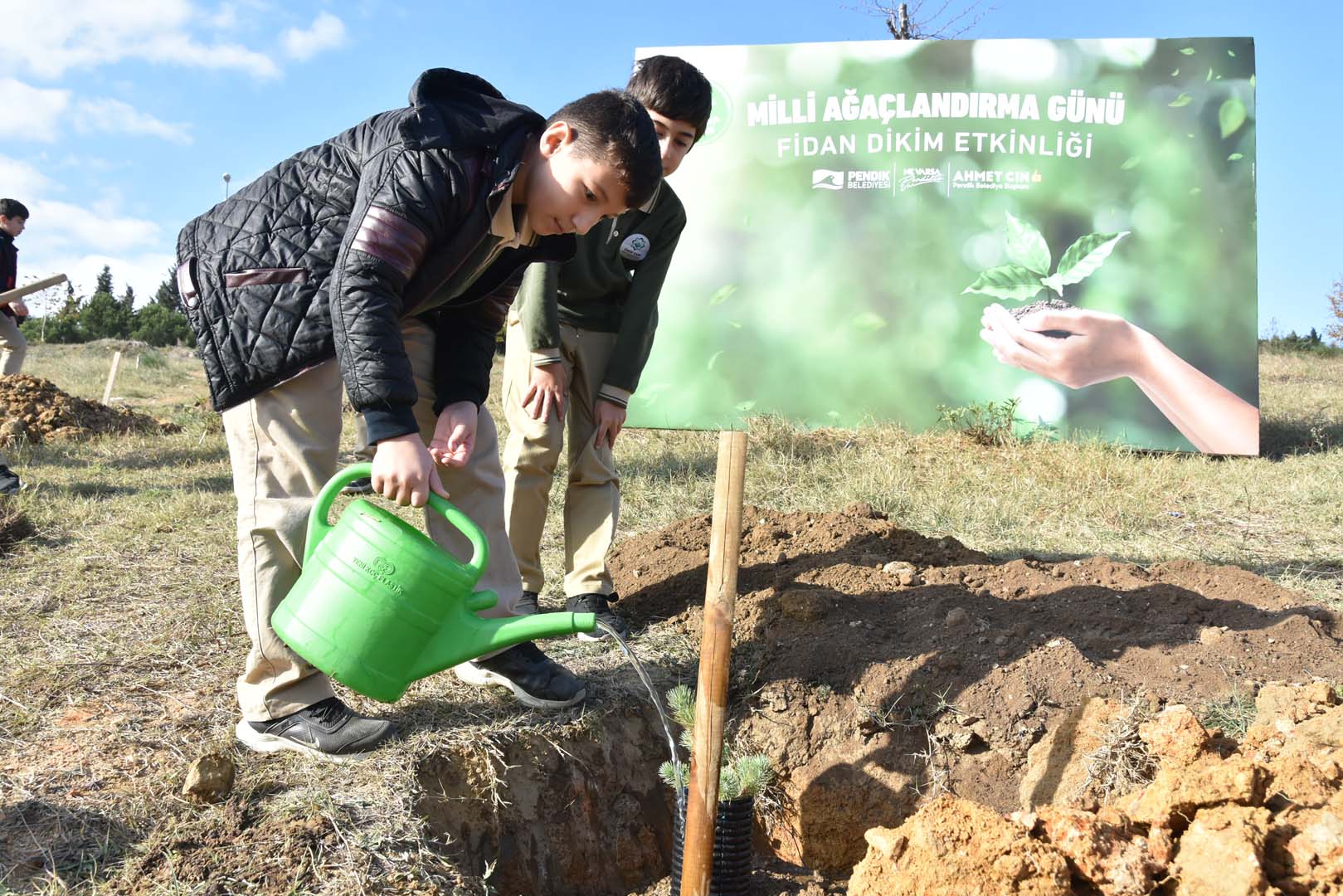 Pendik Belediyesi'nden 11 Kasım Milli Ağaçlandırma Günü etkinliği! Binlerce fidan dikildi!