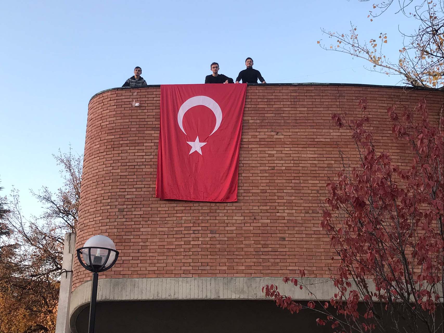 ODTÜ'de tepki çeken pankart! Kimyasal silah yalanıyla TSK'yı suçlayıp devleti hedef aldılar