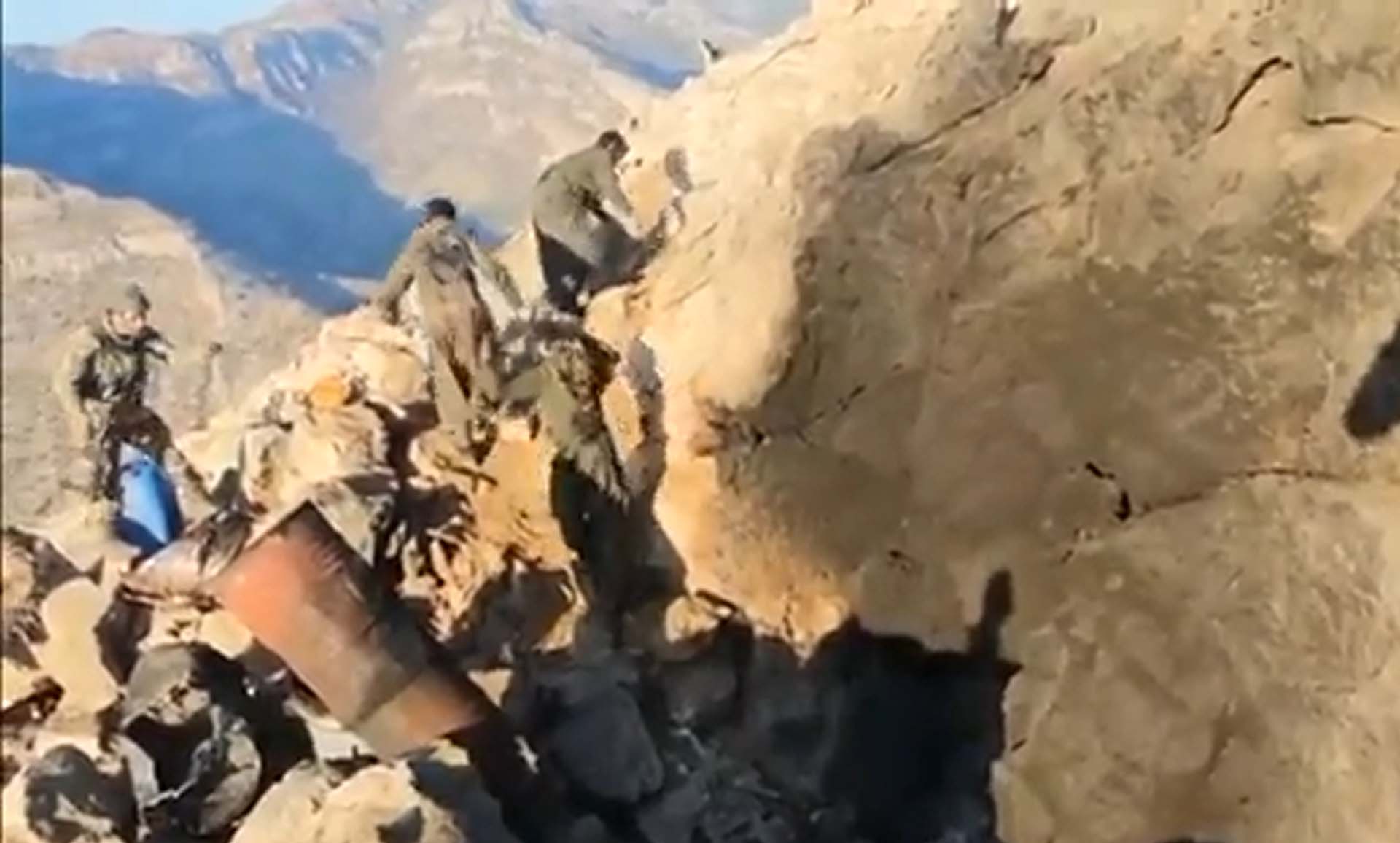 MSB teslim olan teröristlerin görüntülerini paylaştı: Teröristler için tek çıkış yolu Türk adaletine teslim olmaktır