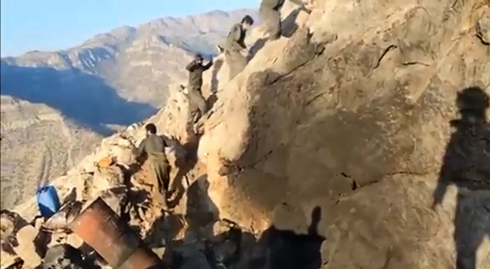 MSB teslim olan teröristlerin görüntülerini paylaştı: Teröristler için tek çıkış yolu Türk adaletine teslim olmaktır