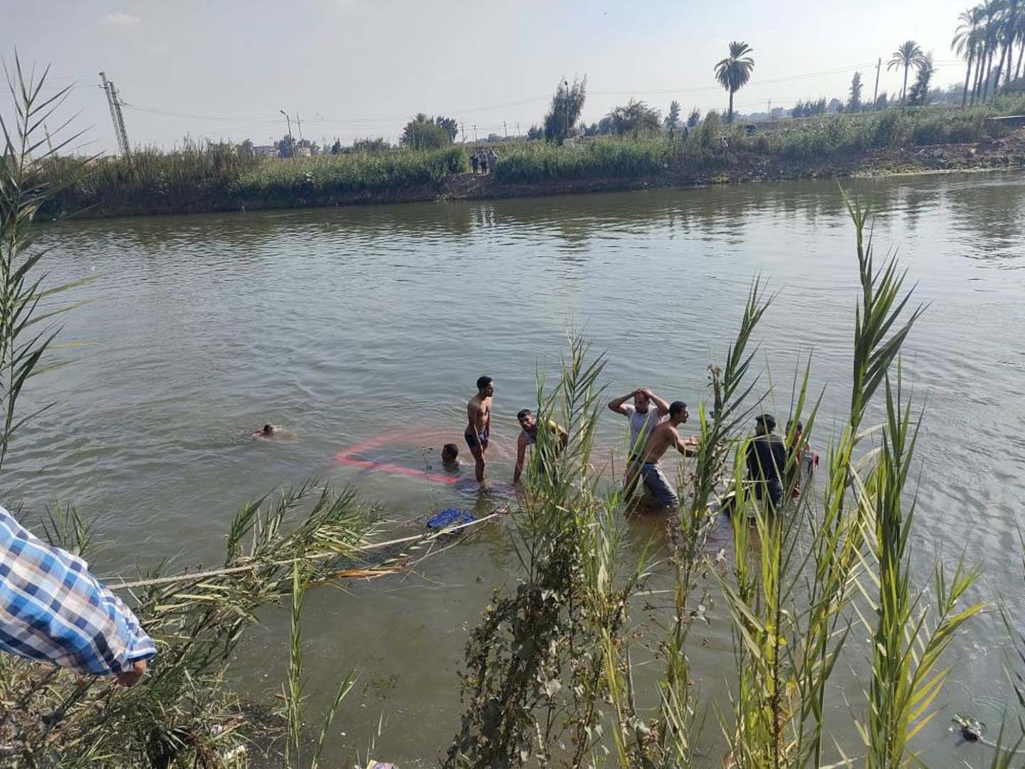 Mısır'da yolcu otobüsü su kanalına devrildi! Ölü sayısı git gide artıyor!