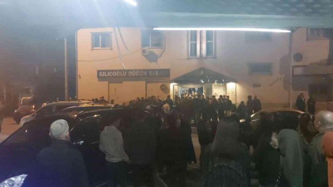 Akyazı'da düğünde müzik seçim kavgası!