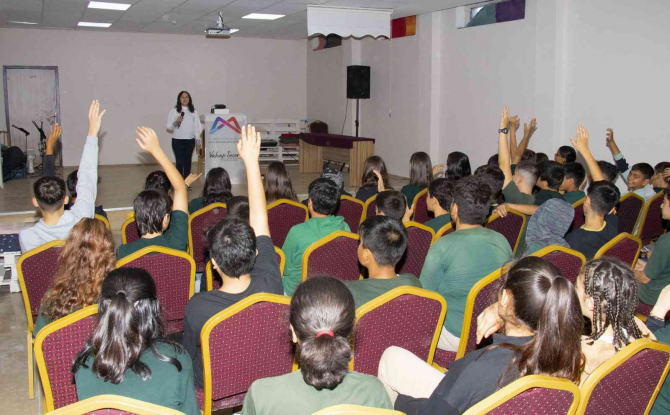 Mersin büyük  şehir belediyesi LGS öğrencilerinin yanında olmaya devam ediyor