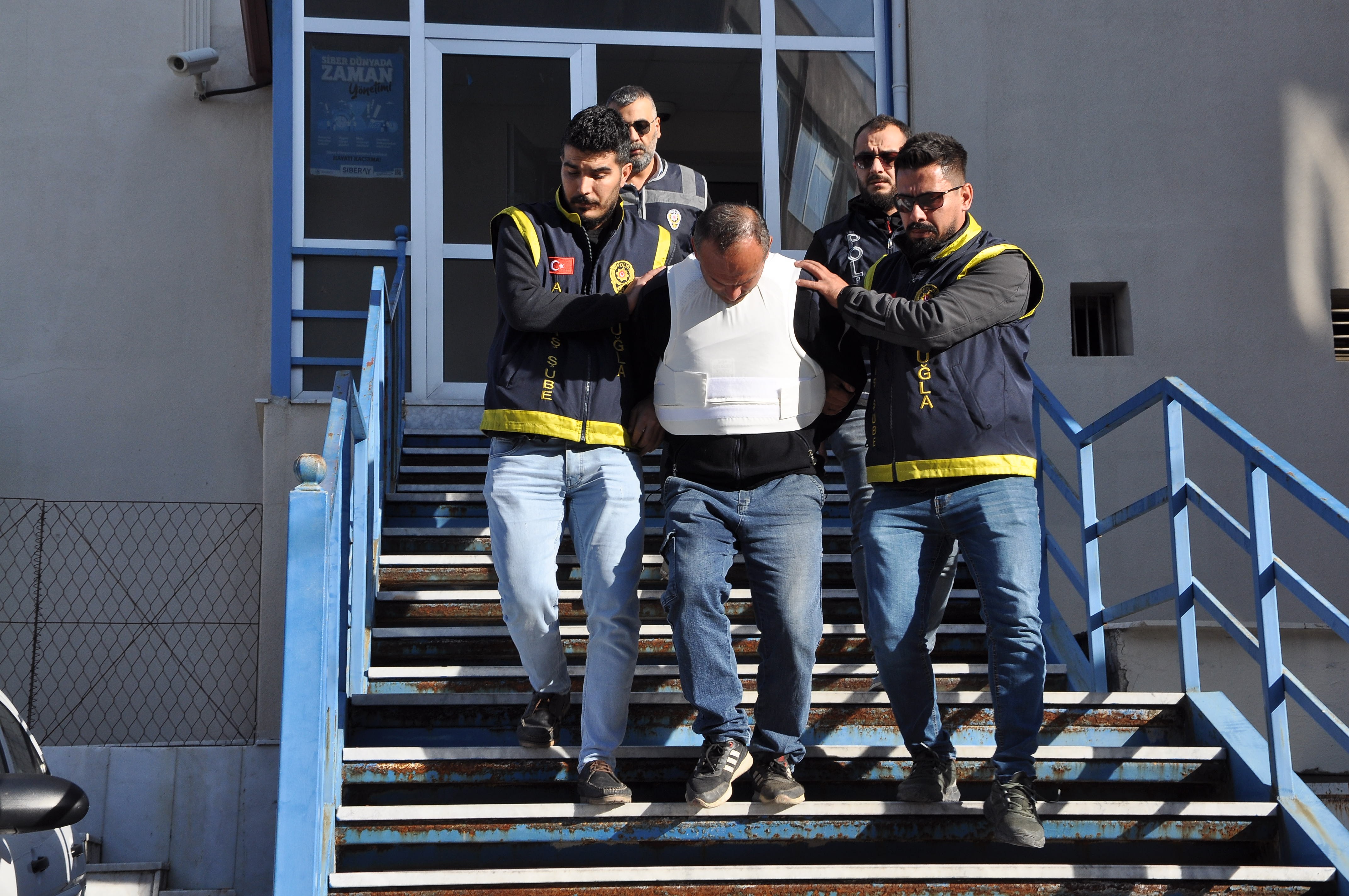 Muğla'da kan donduran kadın cinayeti! Eşini katletti, brandaya sarıp ormanlık alana bıraktı! Kayıp ihbarında bulunarak yakayı ele verdi!