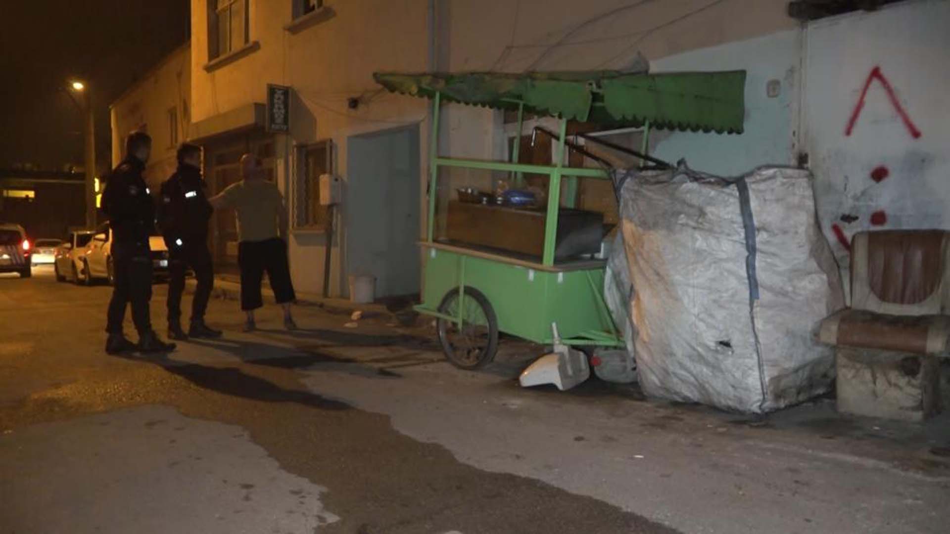 Bursa'da mahalleliyi ayağa kaldıran yangın! Yaktığı sigara hem canından hem de evinden ediyordu!