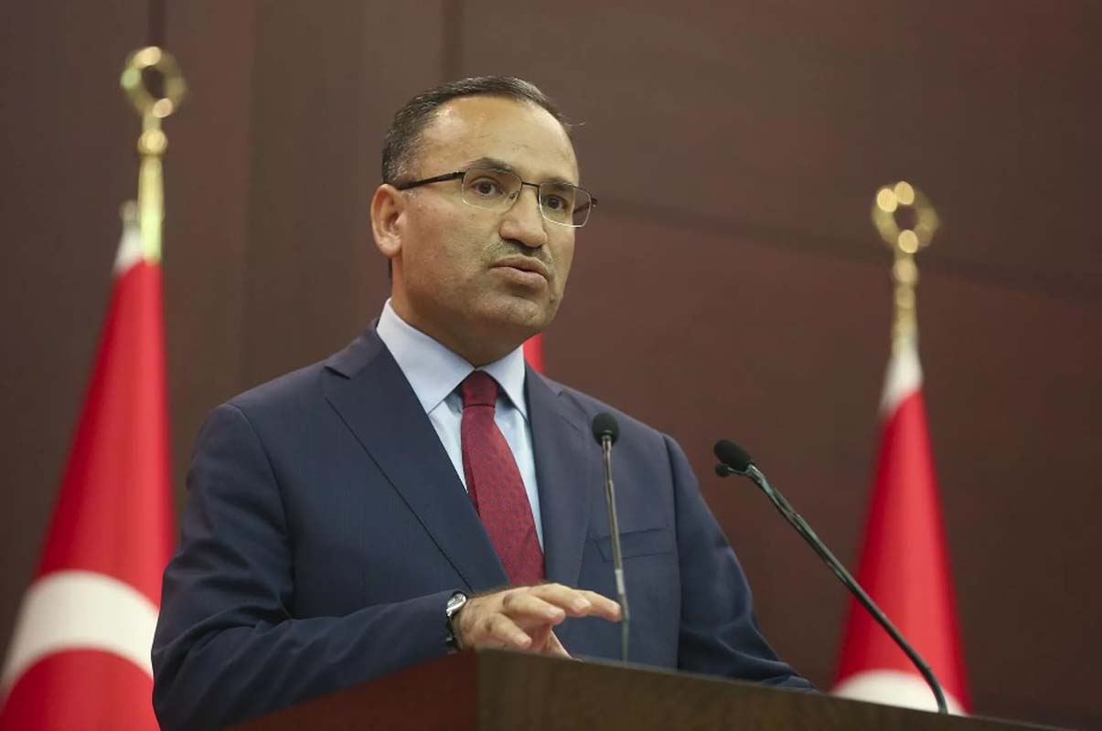 Anayasa değişikliğiyle alakalı konuşan Adalet Bakanı Bozdağ: Muhalefetin de destek vereceğinden umutluyum