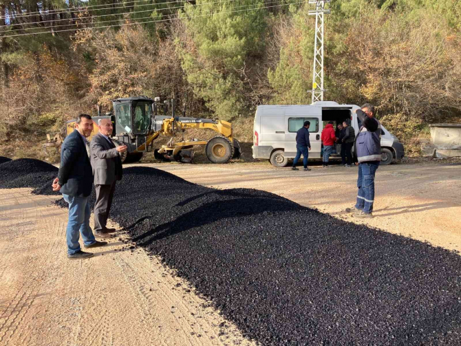 Safranbolu'nun köy yollarına sıcak asfalt dökülüyor!