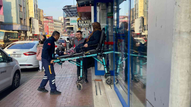 Zonguldak'ta fıkra gibi olay! Kendisine otomobil çarpan kadın hastane yerine markete gitti!