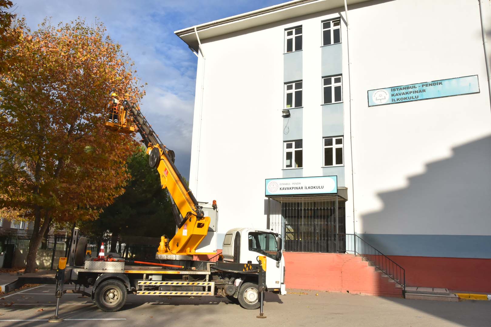 Pendik Belediyesi ekiplerinde ilçe genelinde okullarda bakım ve tadilat çalışması!