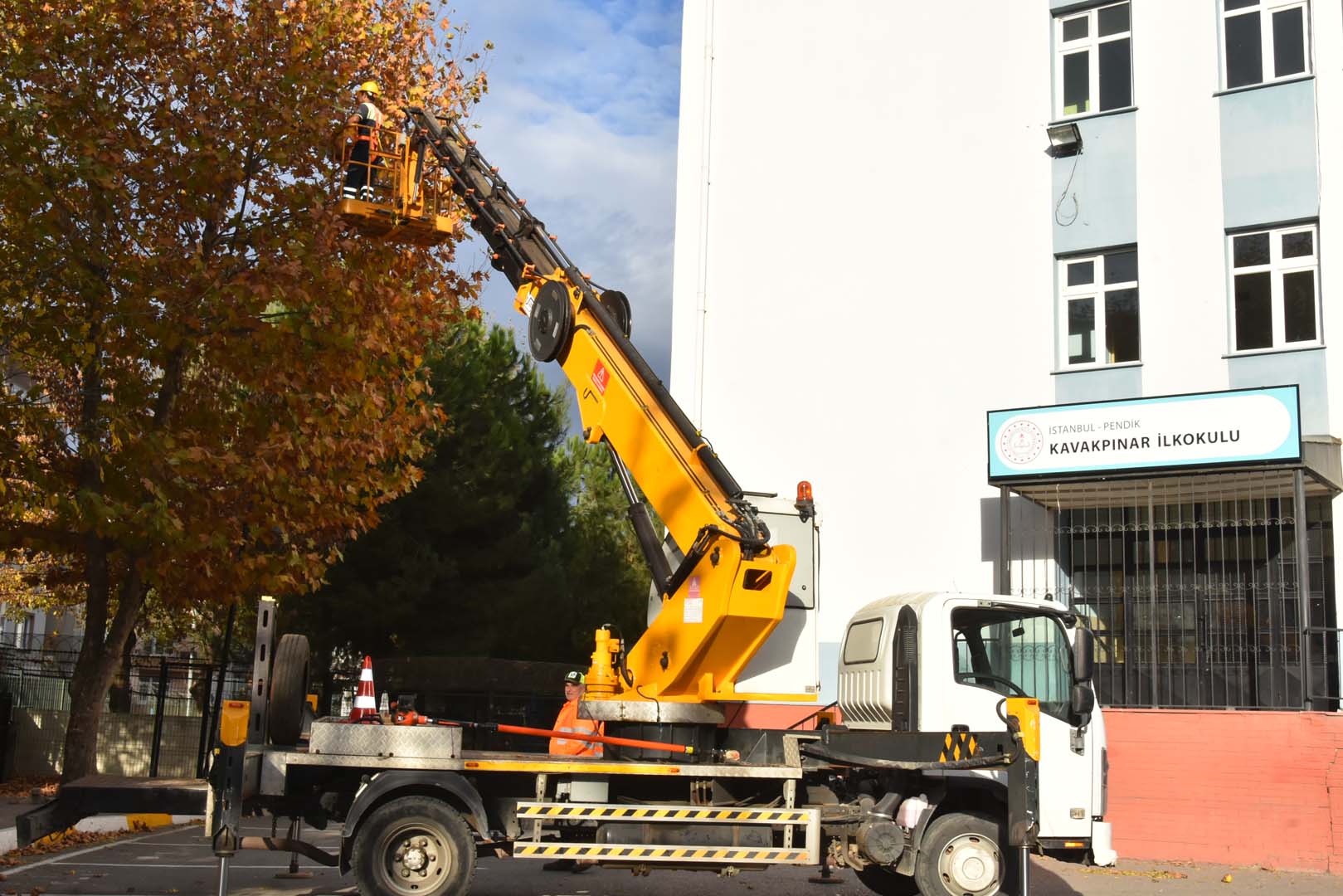 Pendik Belediyesi ekiplerinde ilçe genelinde okullarda bakım ve tadilat çalışması!