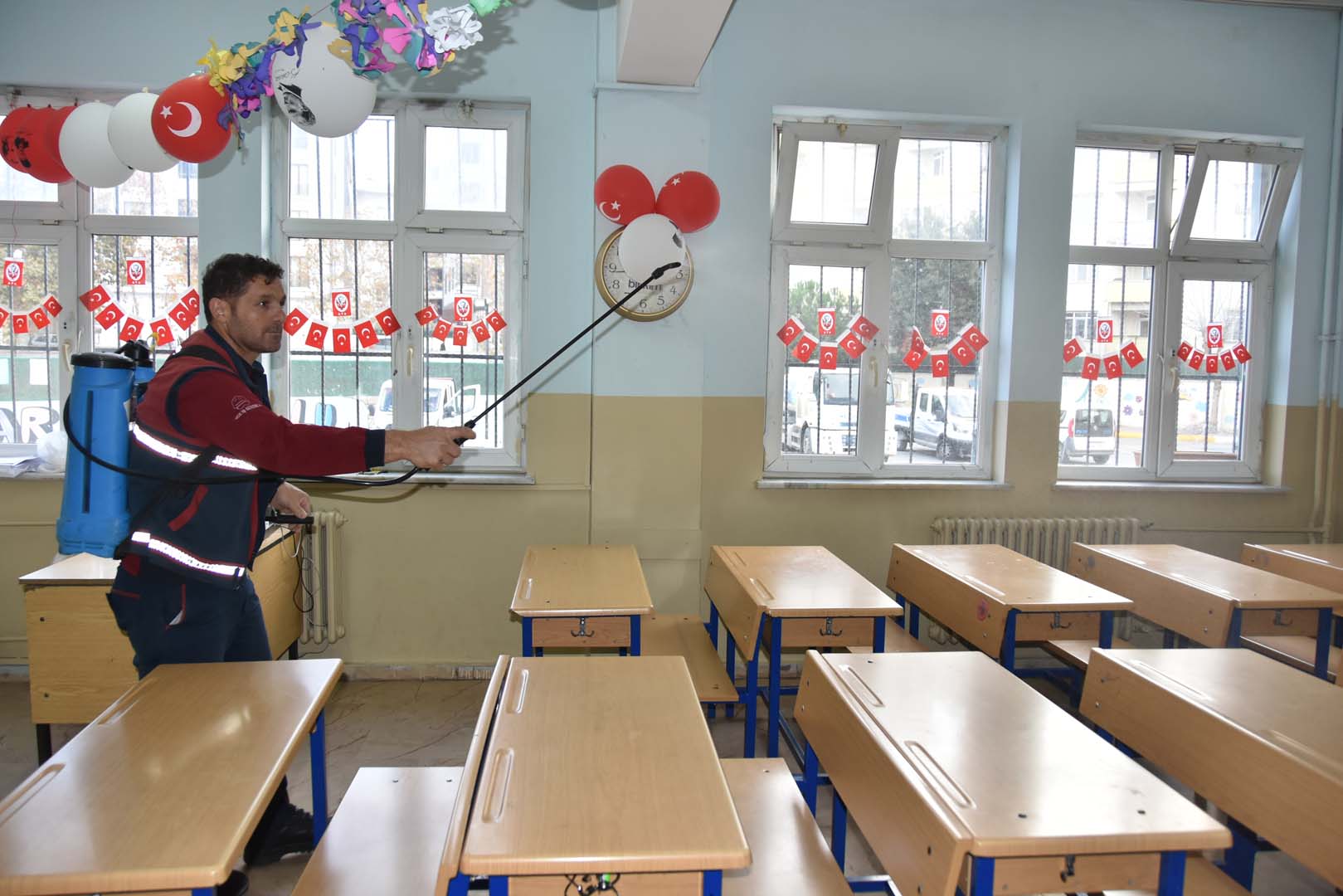 Pendik Belediyesi ekiplerinde ilçe genelinde okullarda bakım ve tadilat çalışması!