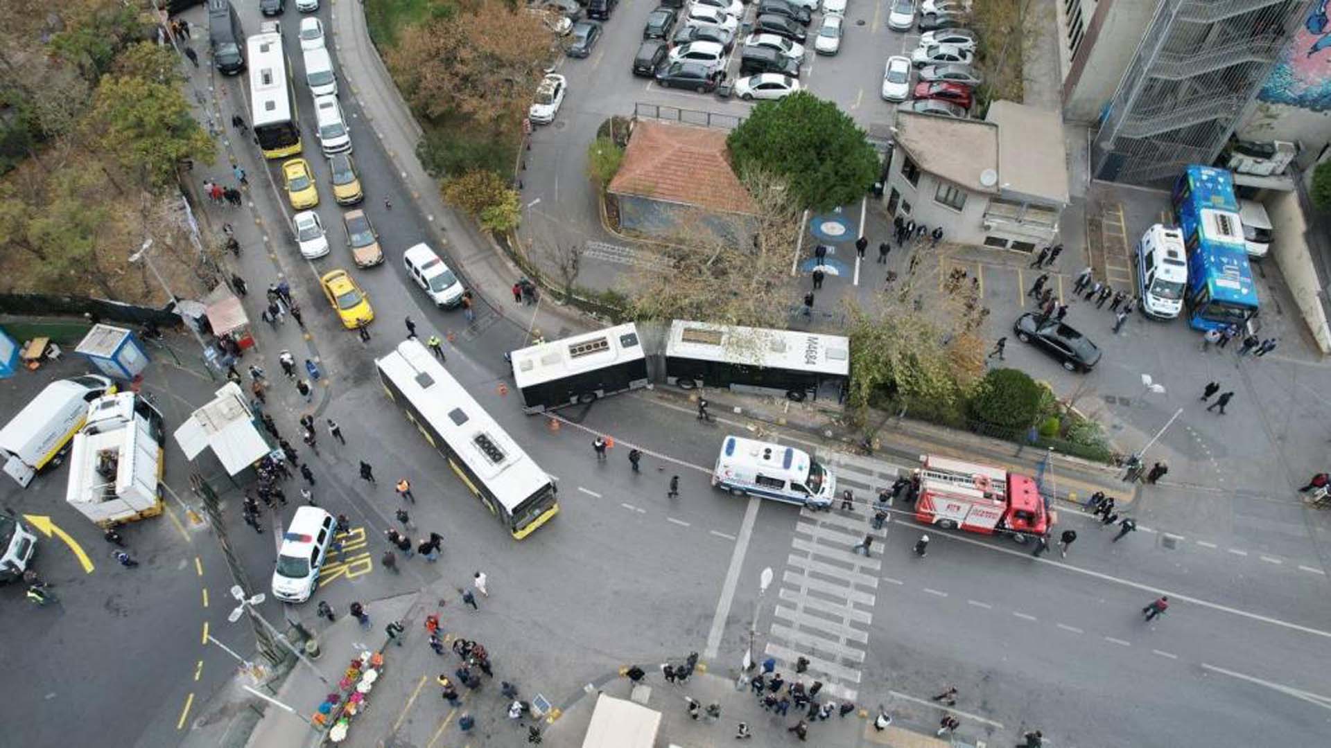 Kadıköy’de metrobüs kazası! Olay yerine ekipler sevk edildi!